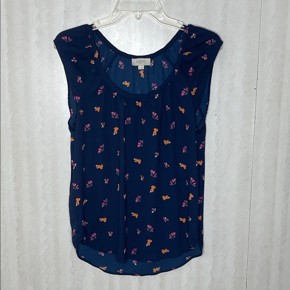🆕 ❤️ LOFT Dark Blue Floral Blouse Size XS - Picture 2 of 4